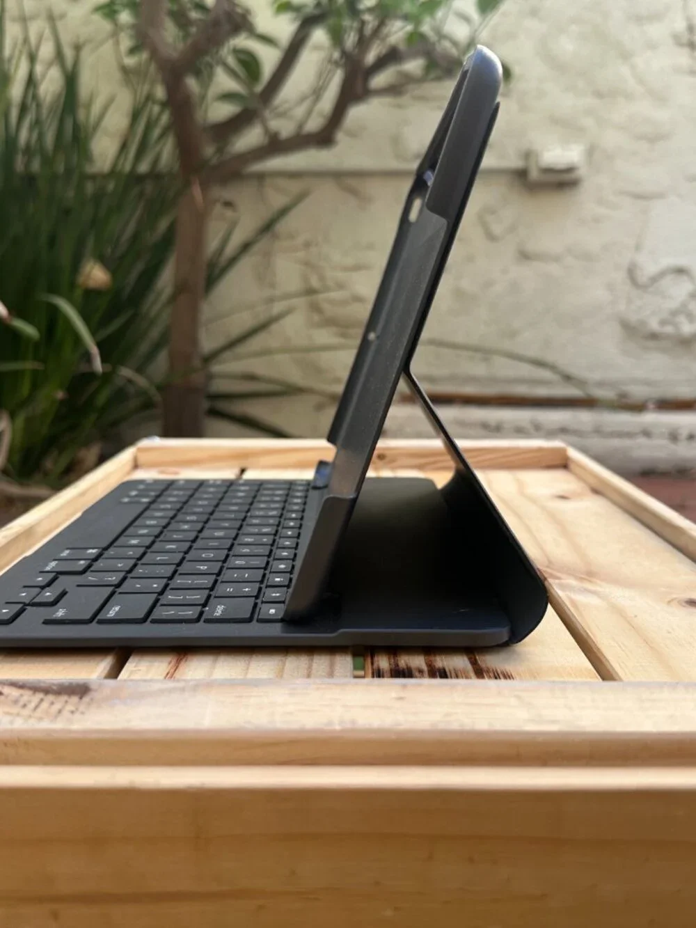 Logitech Combo Touch iPad 7th/8th/9th Gen Keyboard Case - Graphite